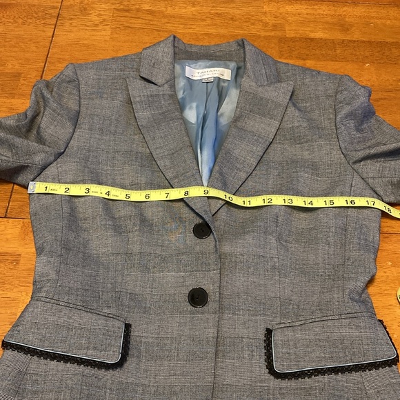 Tahari Arthur S Levine ASL Womens Sz 4 Grey Black Two Button Style Blazer Fitted - Picture 13 of 15